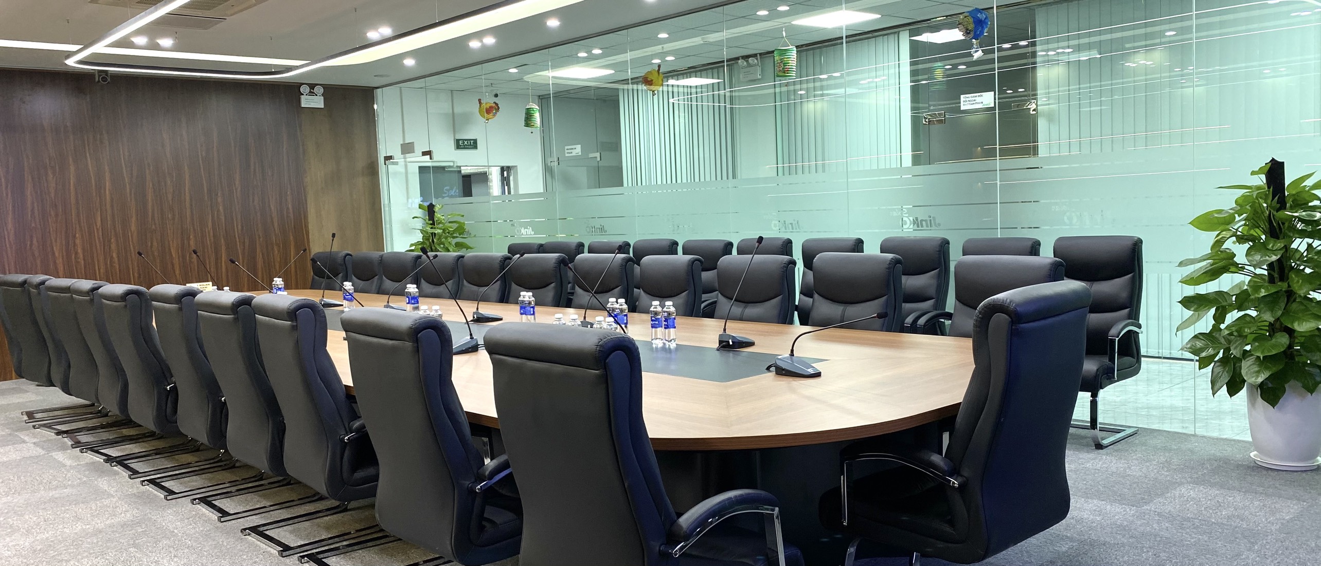 Thi công thiết kế nội thất văn phòng khu công nghiệp